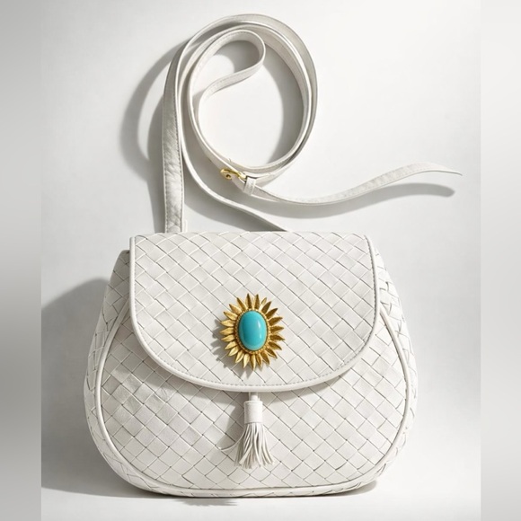 Bottega Veneta Leather Intrecciato Crossbody Bag brooch flap ivory EUC M